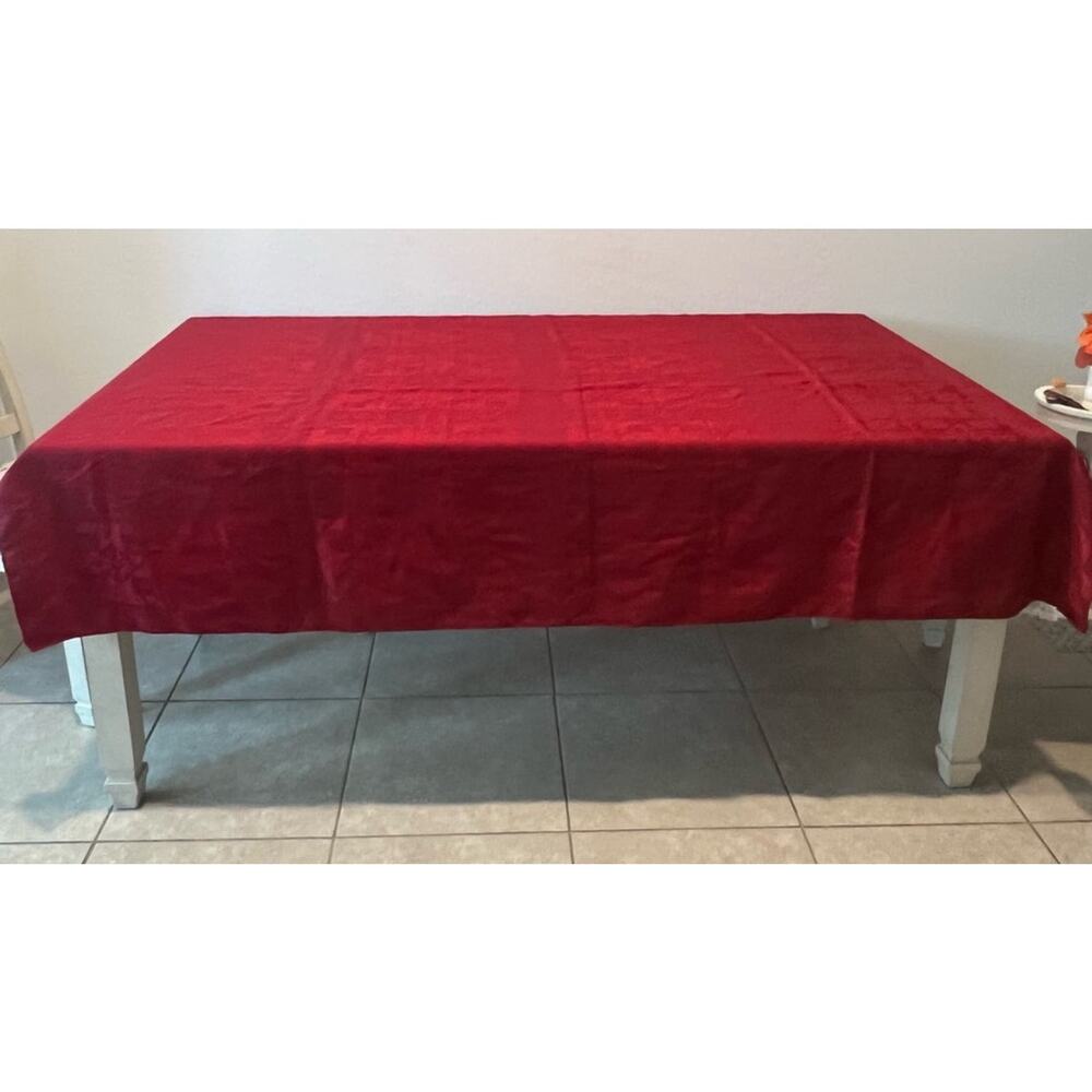 Kohl’s Christmas Red Poinsettia Cloth Tablecloth Size 57 Inches by 82 Inches
